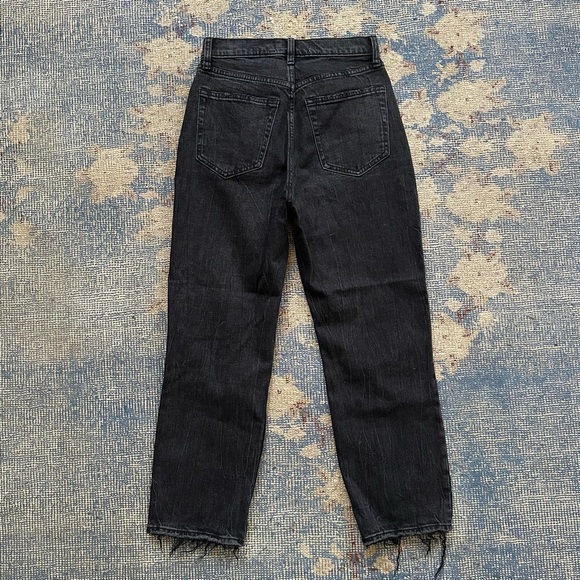 Abercrombie Ultra High Rise Ankle Straight Jeans in Ripped Black 26 Short - Picture 3 of 4